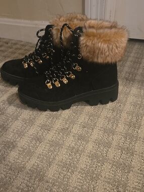 BAMBOO Black Suede Lace-Up Winter Boots with Faux Fur Collar